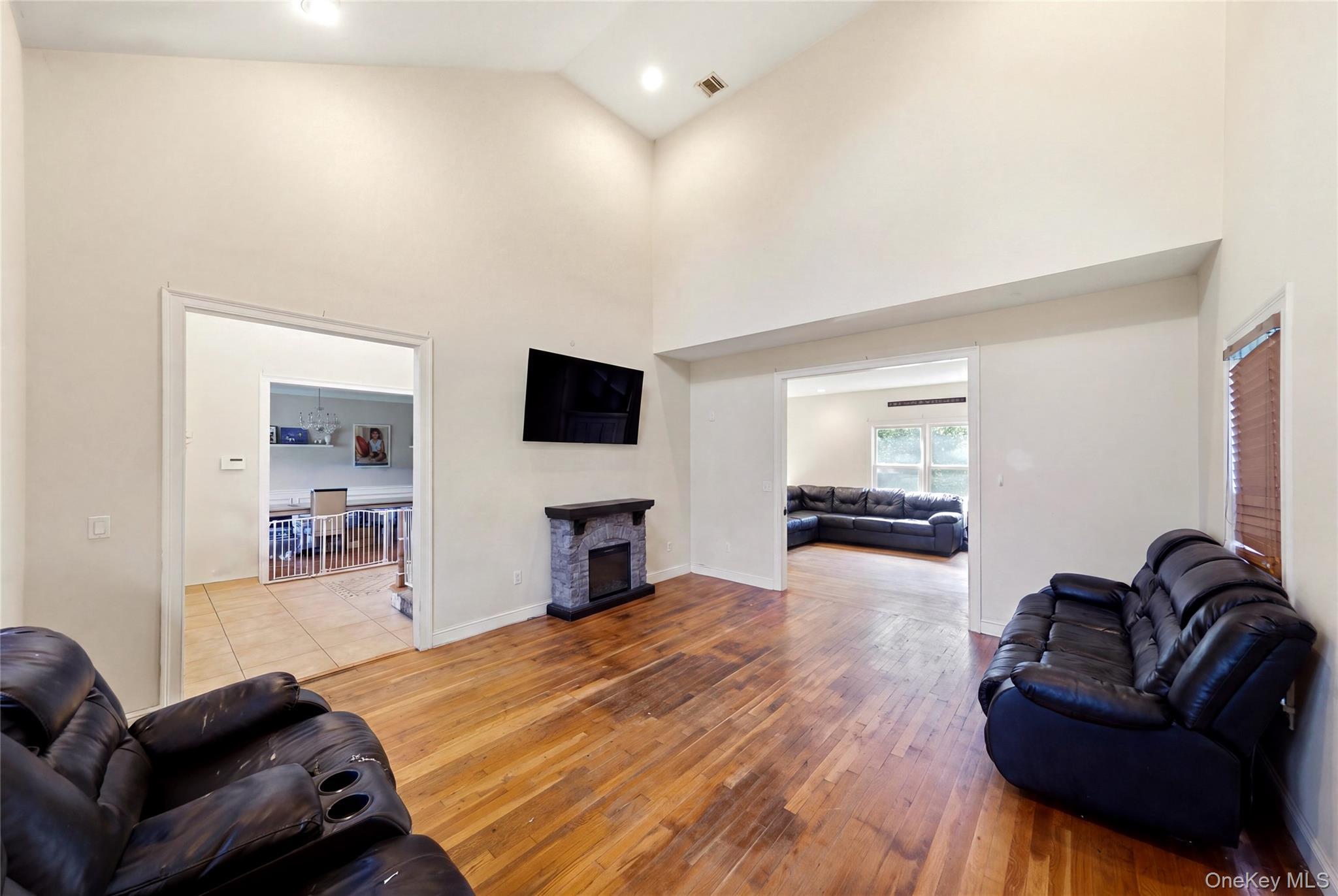 Single Family Melrose Parkway Suffolk County, NY 11772, MLS-1042925-13