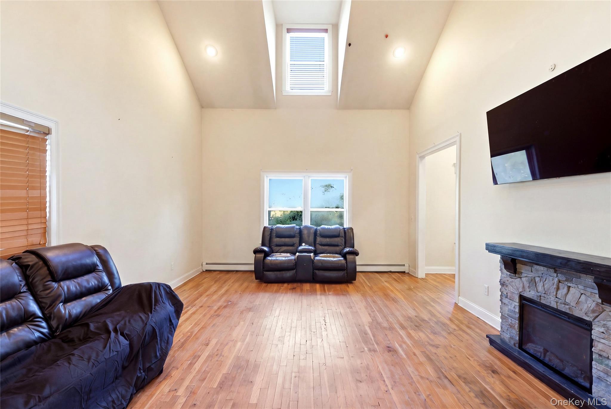 Single Family Melrose Parkway Suffolk County, NY 11772, MLS-1042925-14