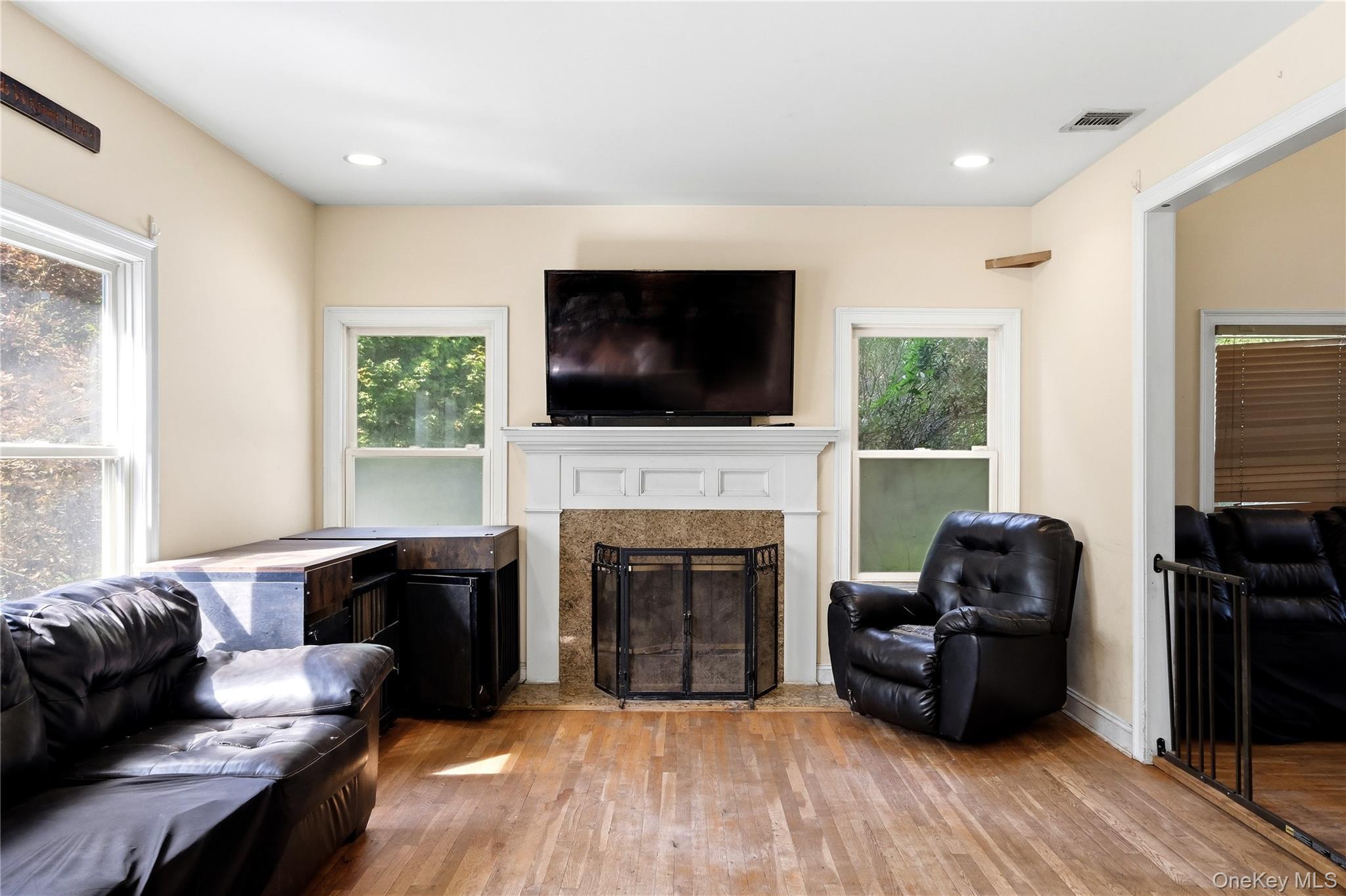 Single Family Melrose Parkway Suffolk County, NY 11772, MLS-1042925-16