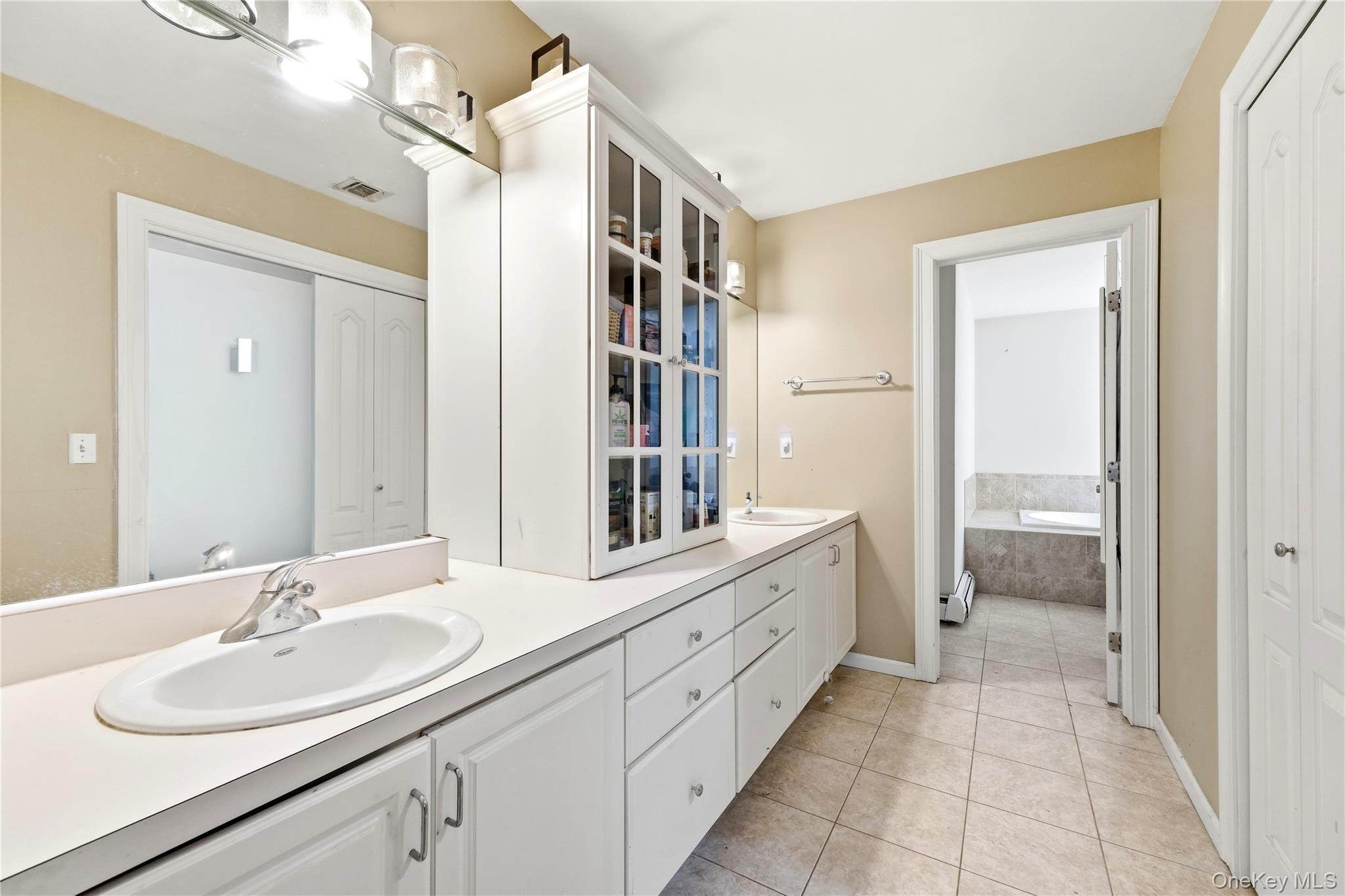 Single Family Melrose Parkway Suffolk County, NY 11772, MLS-1042925-22