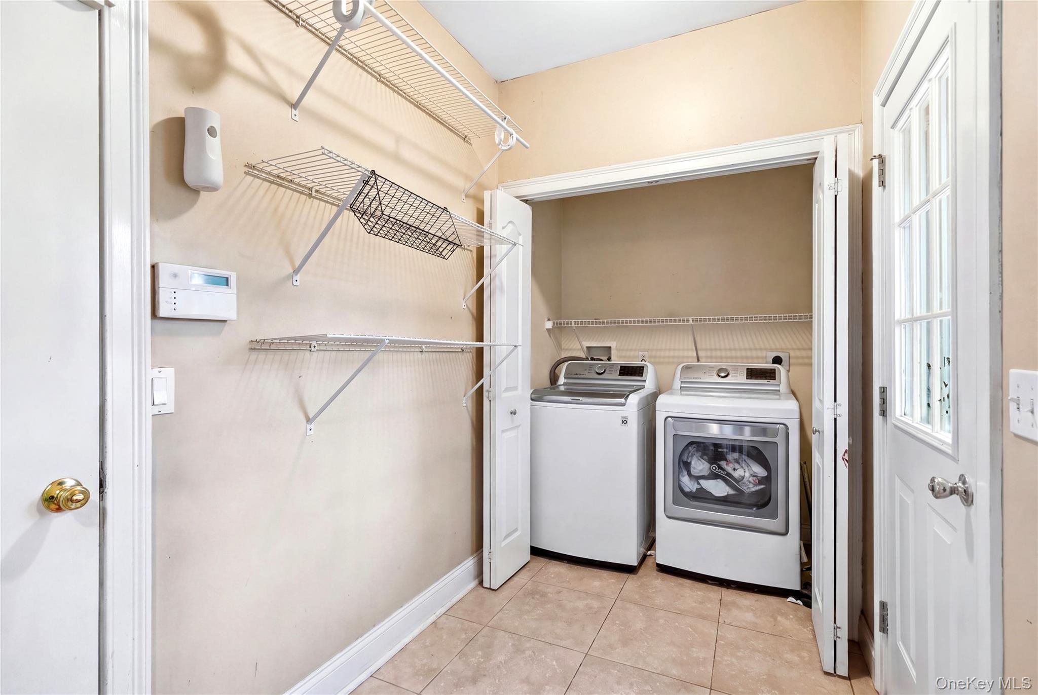 Single Family Melrose Parkway Suffolk County, NY 11772, MLS-1042925-28