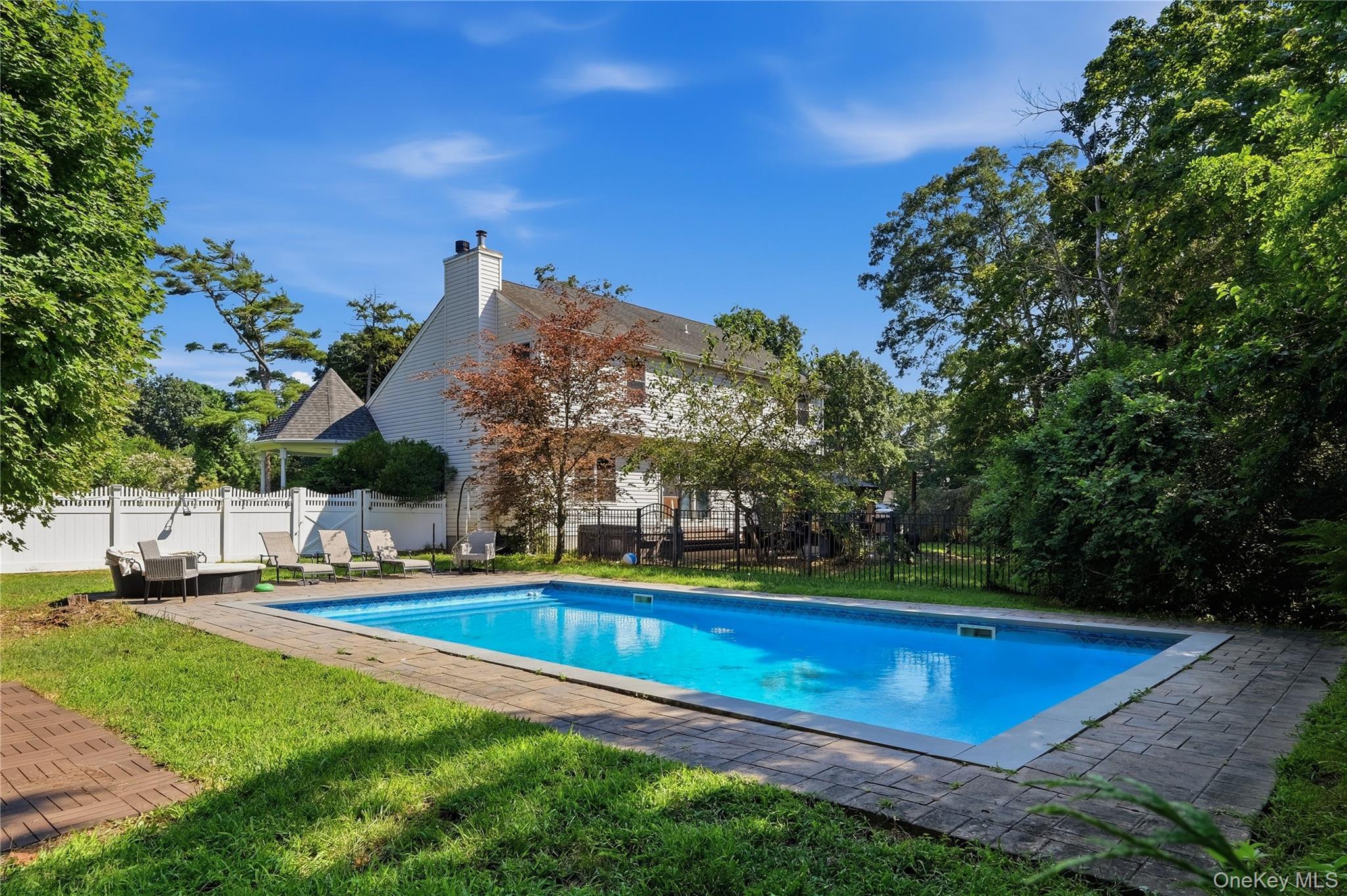 Single Family Melrose Parkway Suffolk County, NY 11772, MLS-1042925-33