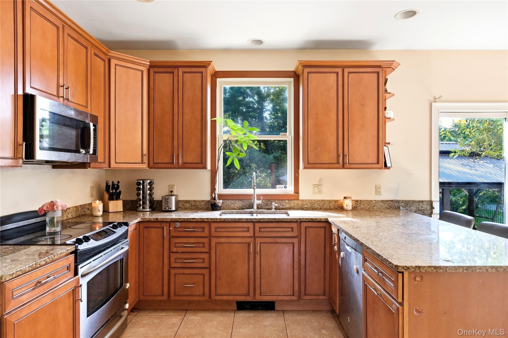 Single Family Melrose Parkway Suffolk County, NY 11772, MLS-1042925-9
