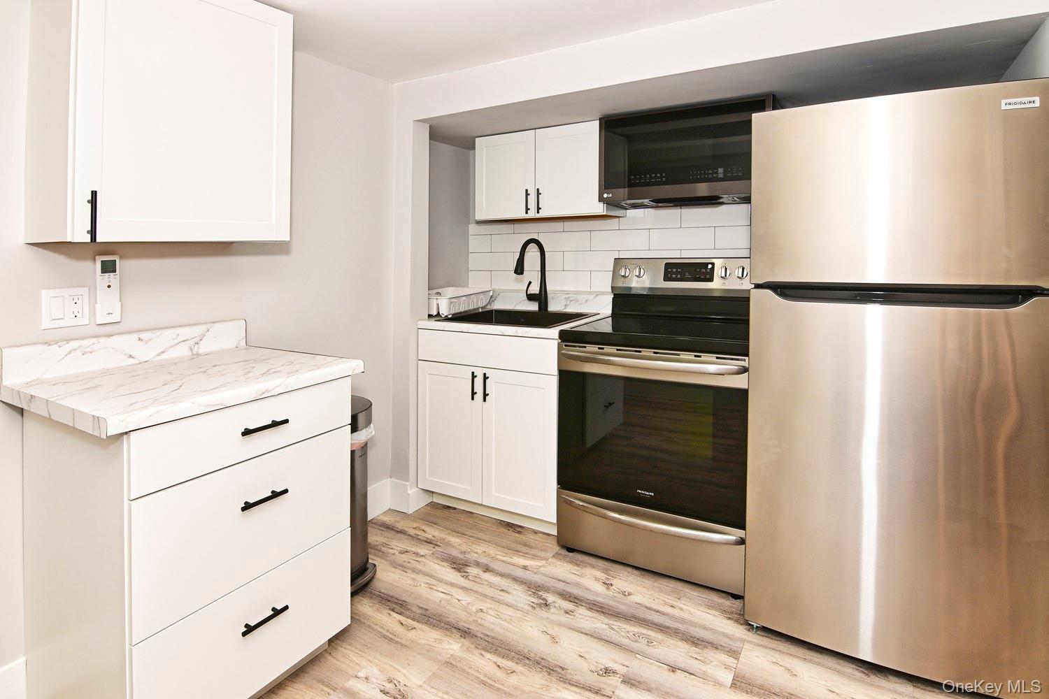 Single Family Kathy Street Suffolk County, NY 11946, MLS-1042932-26