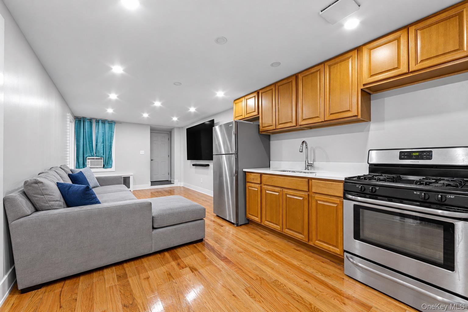 Single Family Dean Street Brooklyn, NY 11233, MLS-1042963-6
