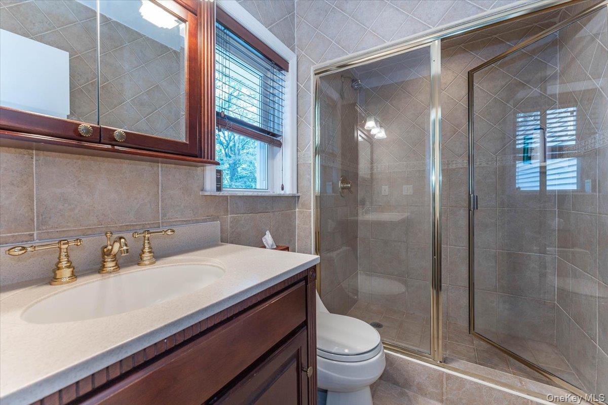Single Family Woodmere Boulevard  Nassau County, NY 11598, MLS-1042971-21