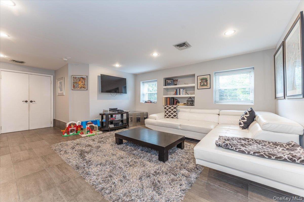 Single Family Woodmere Boulevard  Nassau County, NY 11598, MLS-1042971-22