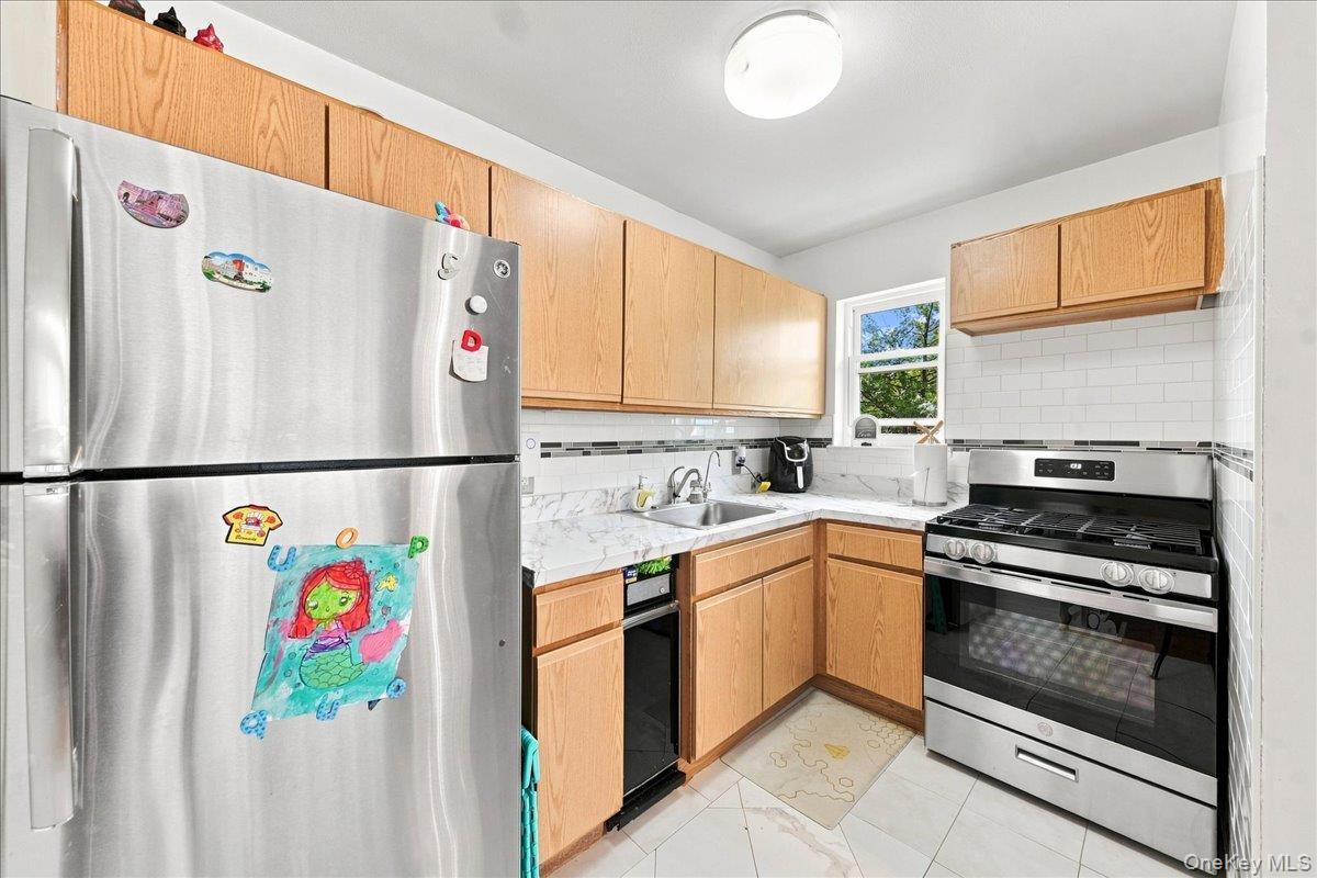 Single Family Stanton Court  Bronx, NY 10473, MLS-1043018-27
