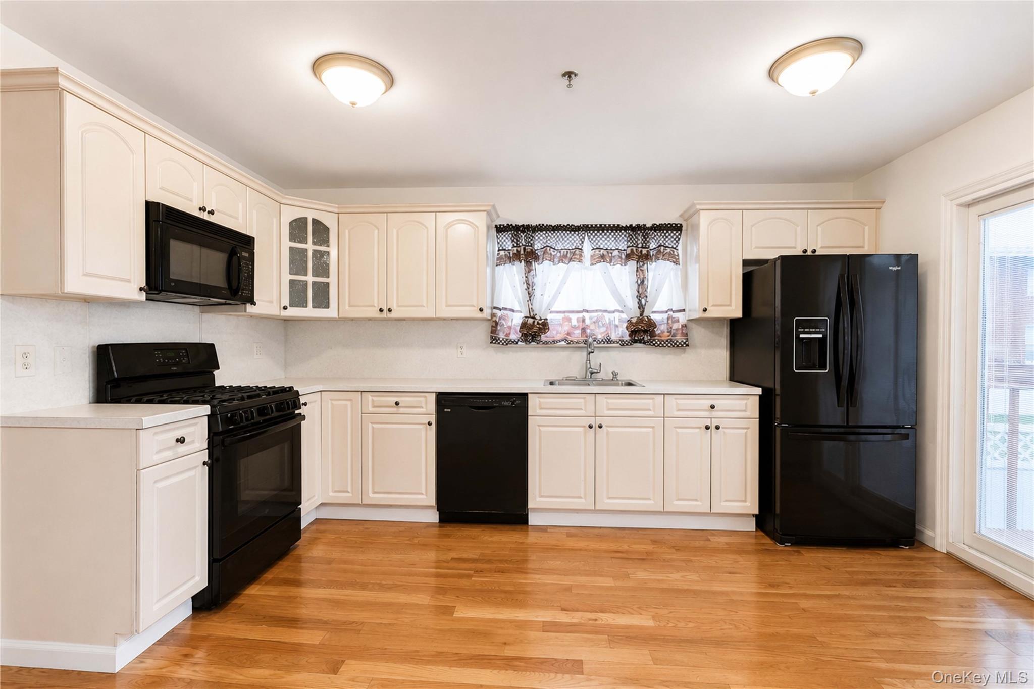 Single Family Rachel Court Staten Island, NY 10310, MLS-1043027-13