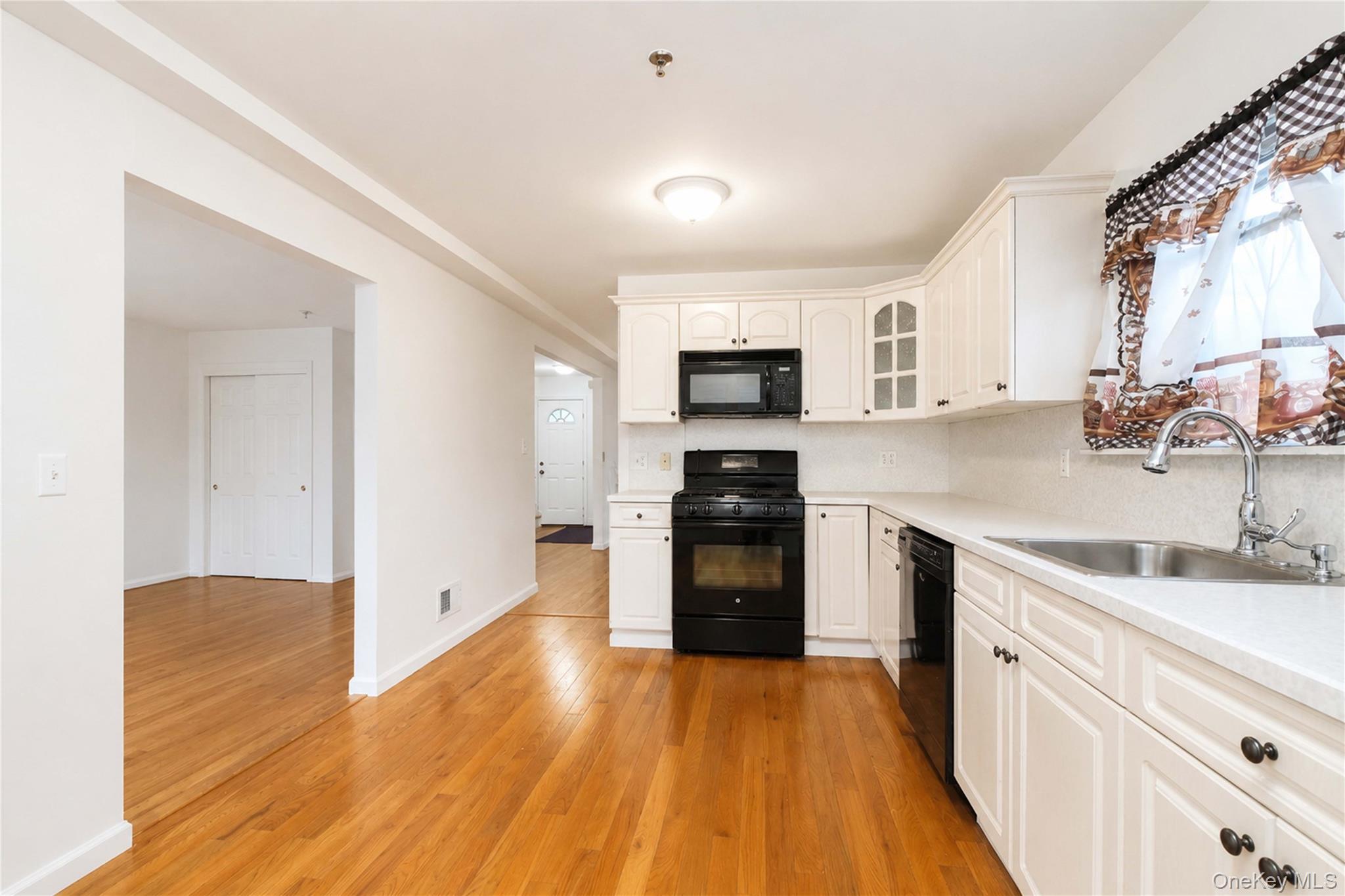 Single Family Rachel Court Staten Island, NY 10310, MLS-1043027-14