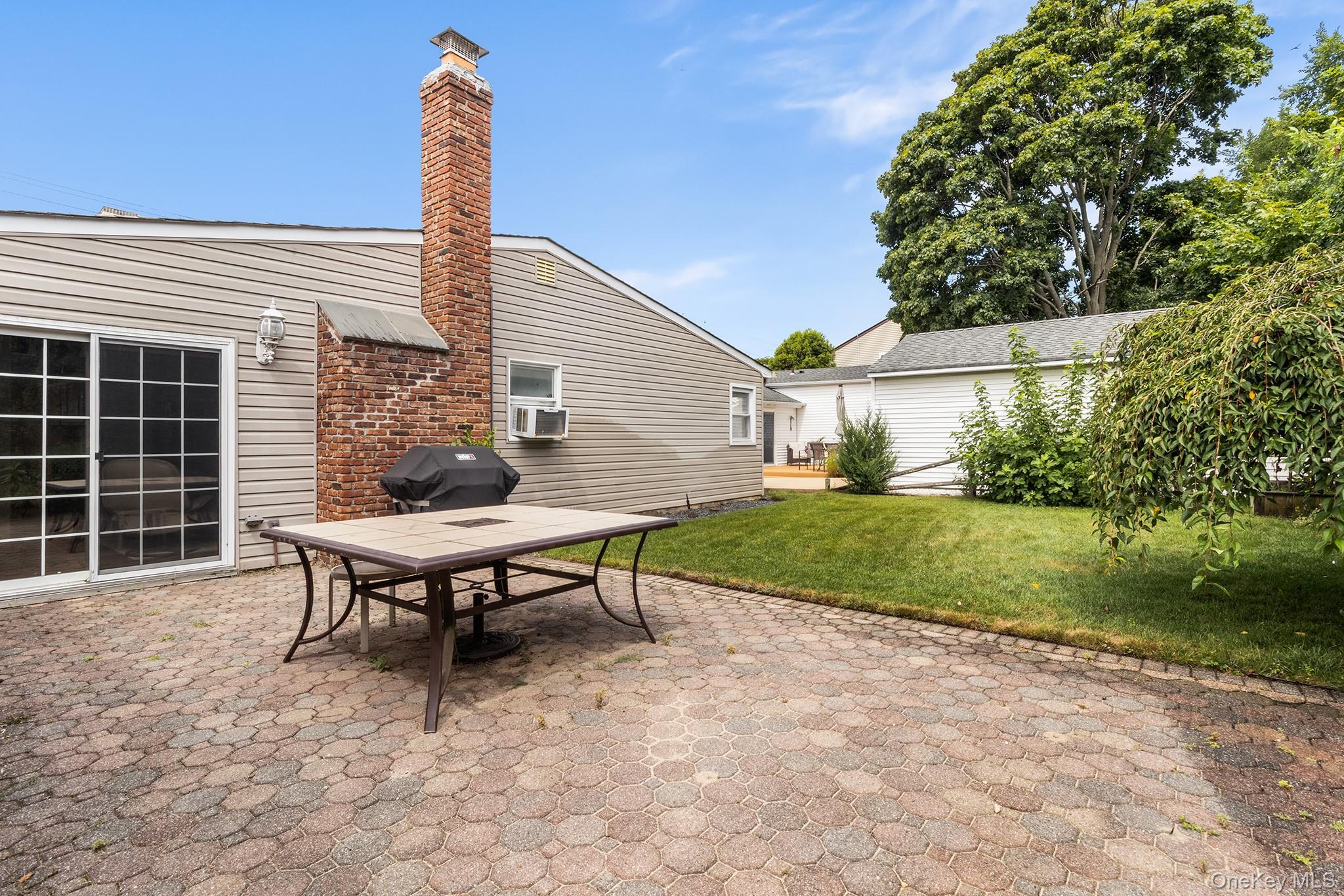 Single Family Stewart Avenue  Nassau County, NY 11714, MLS-1043040-25