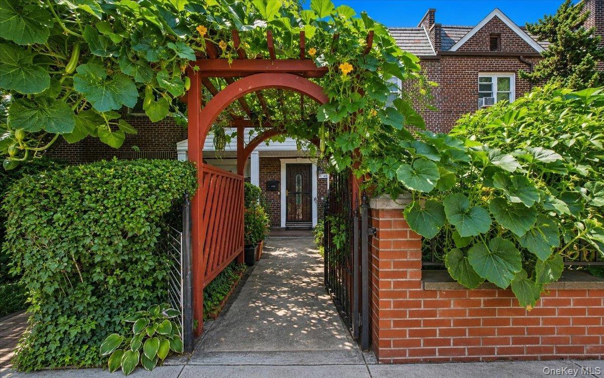 Single Family Harrow Street Queens, NY 11375, MLS-1043073-2