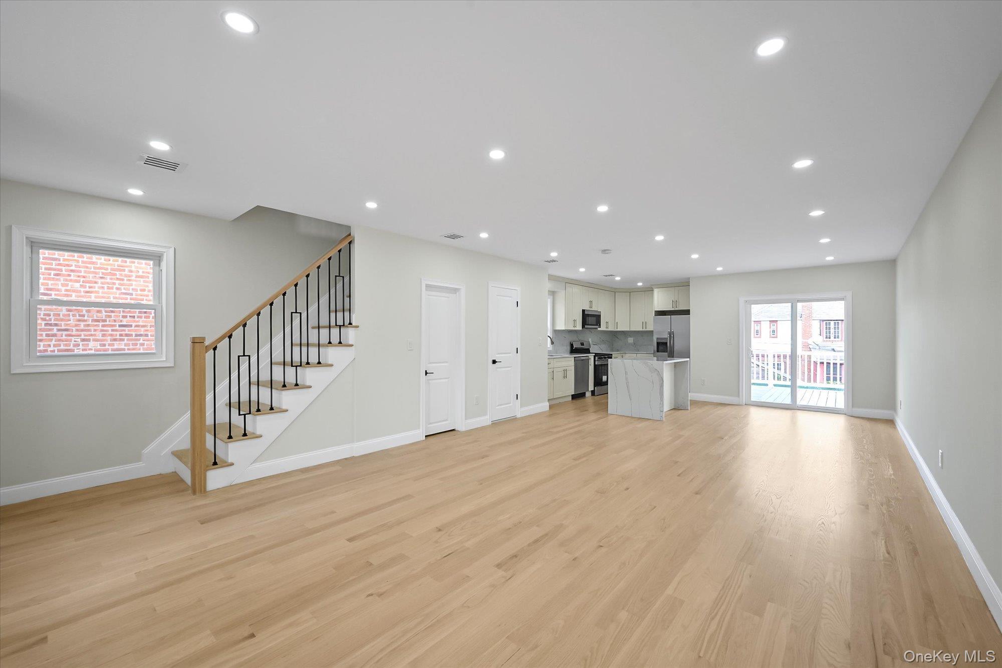 Single Family Hoover Avenue Queens, NY 11435, MLS-1043081-17