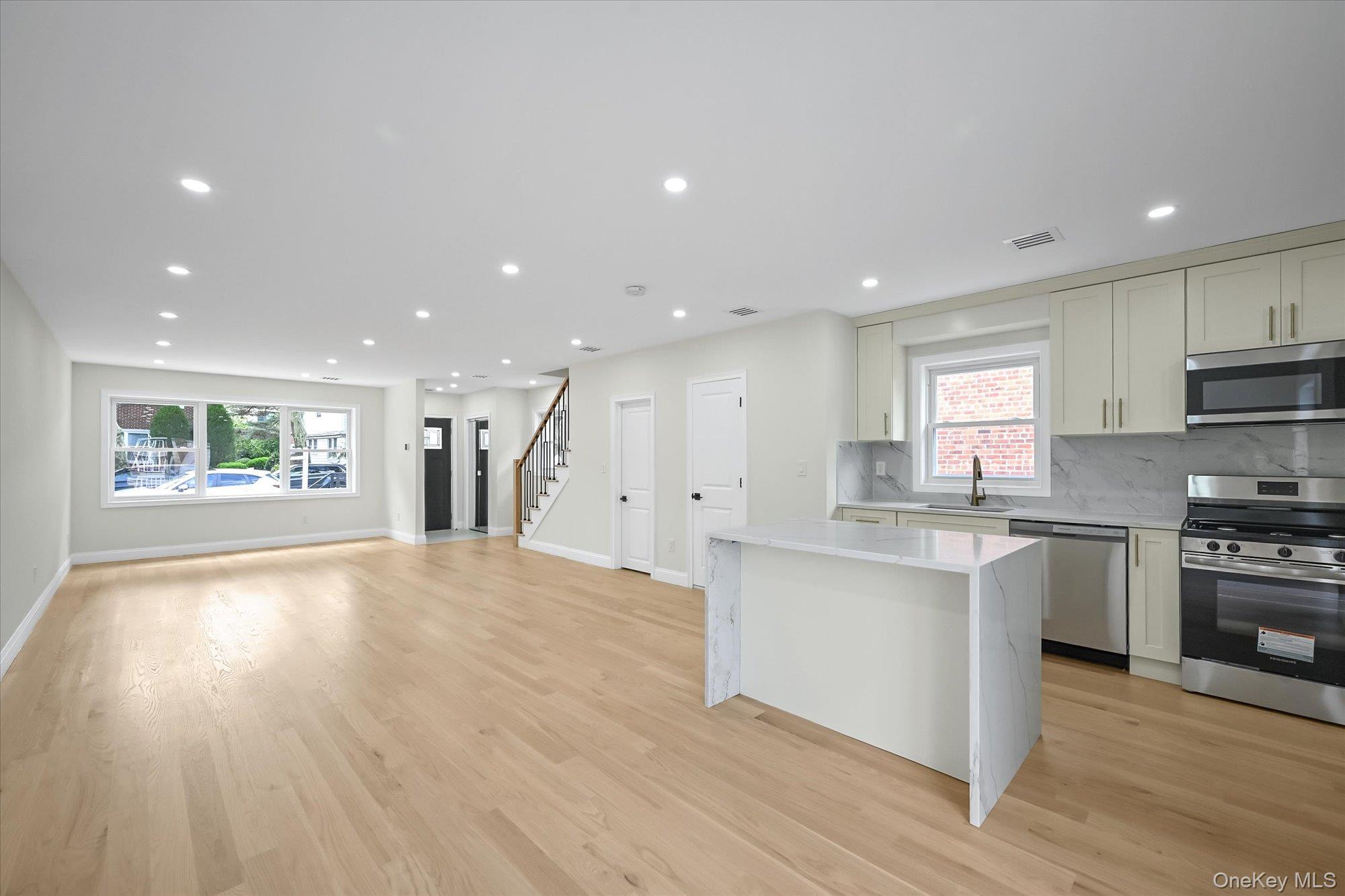 Single Family Hoover Avenue Queens, NY 11435, MLS-1043081-20