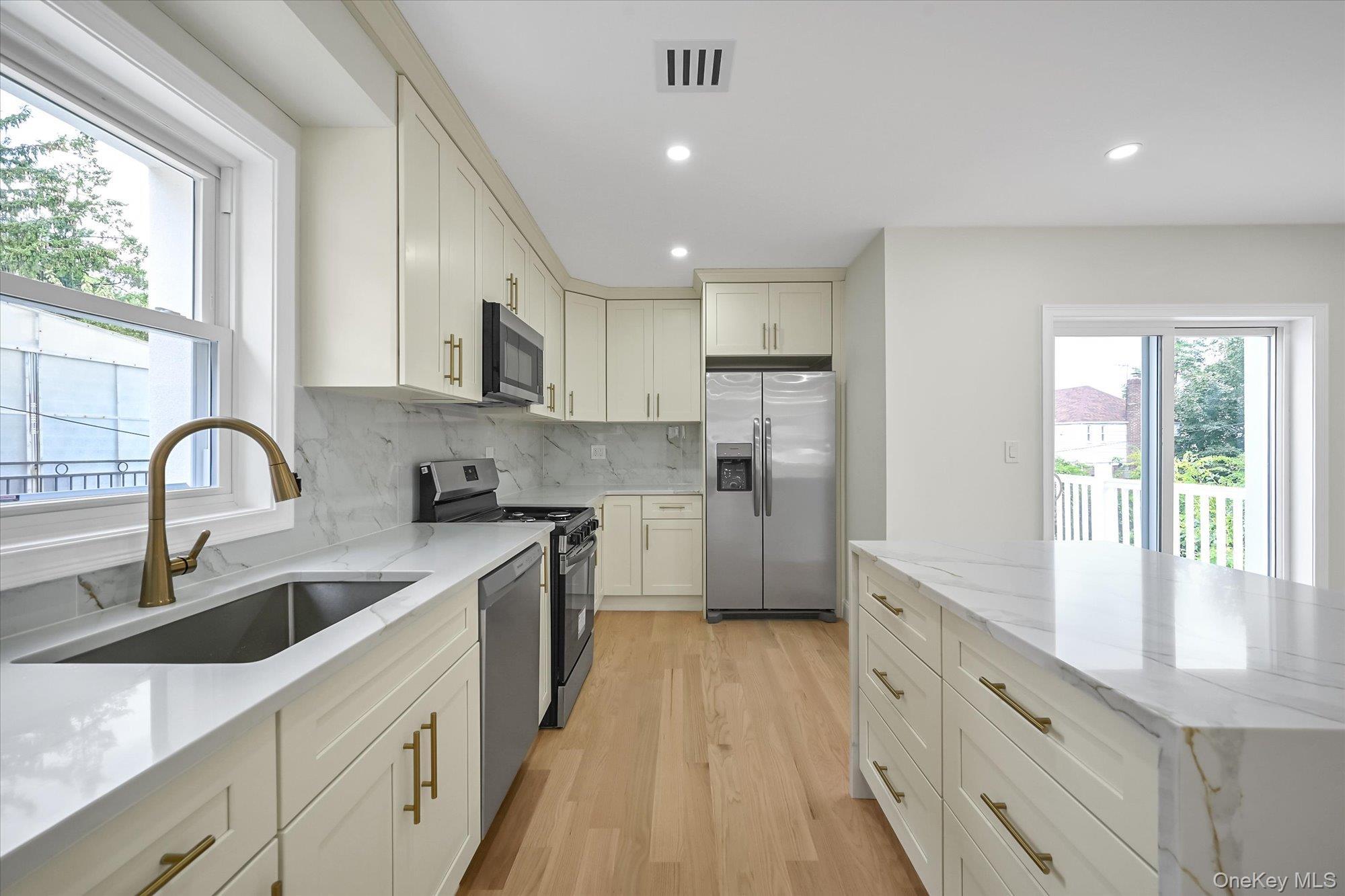 Single Family Hoover Avenue Queens, NY 11435, MLS-1043081-21