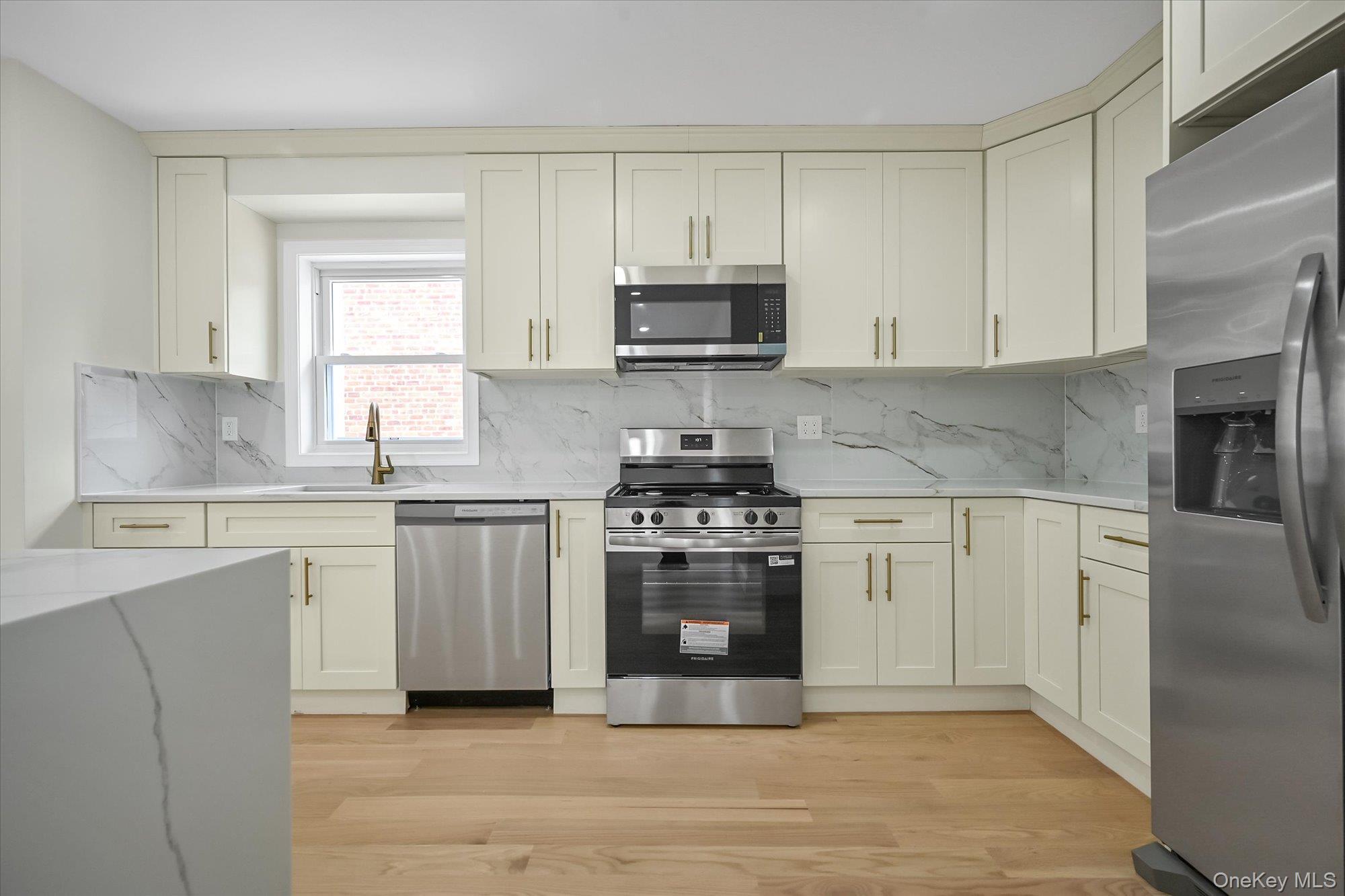 Single Family Hoover Avenue Queens, NY 11435, MLS-1043081-22