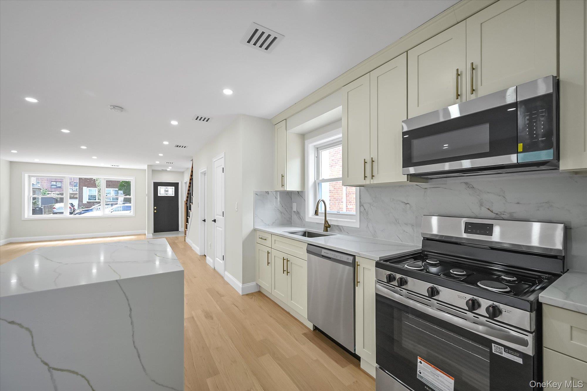 Single Family Hoover Avenue Queens, NY 11435, MLS-1043081-24
