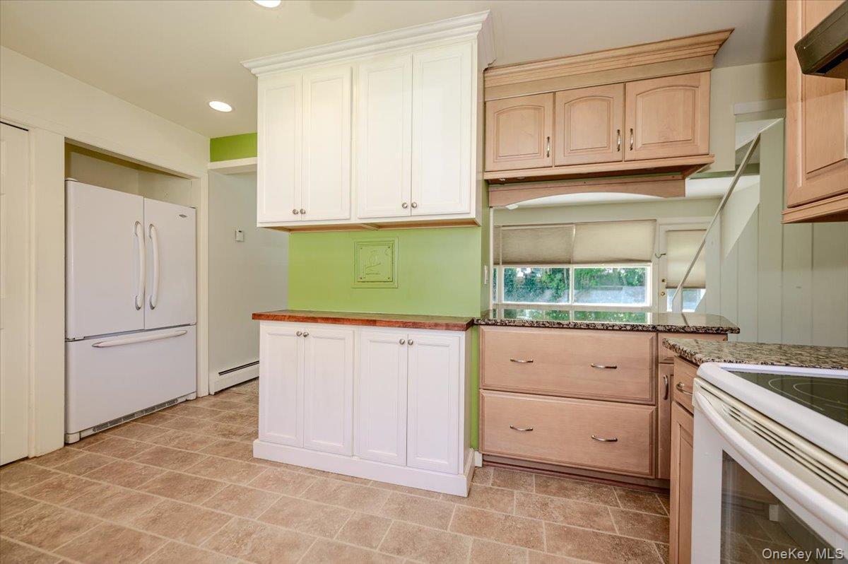 Single Family Twin Lane N Nassau County, NY 11793, MLS-1043083-4