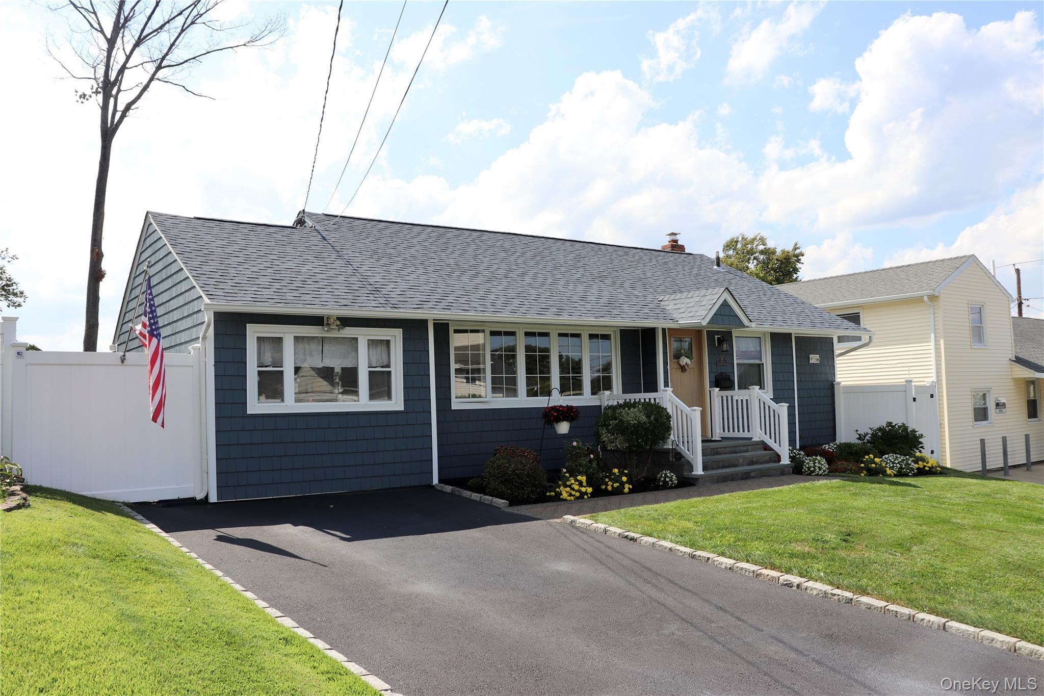 Single Family Prestwick Terrace Nassau County, NY 11542, MLS-1043084-2