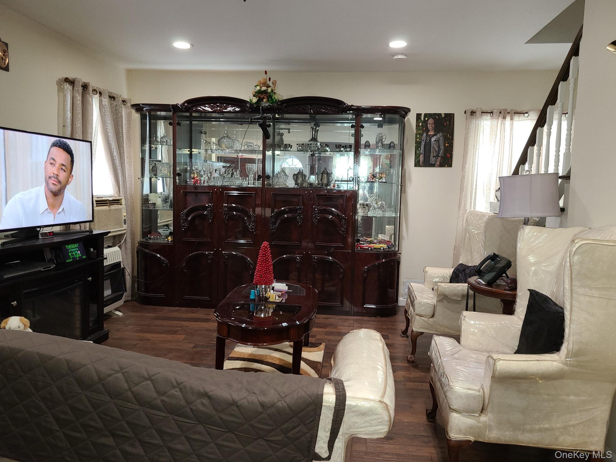 Single Family Wellington Street  Nassau County, NY 11550, MLS-1043094-3