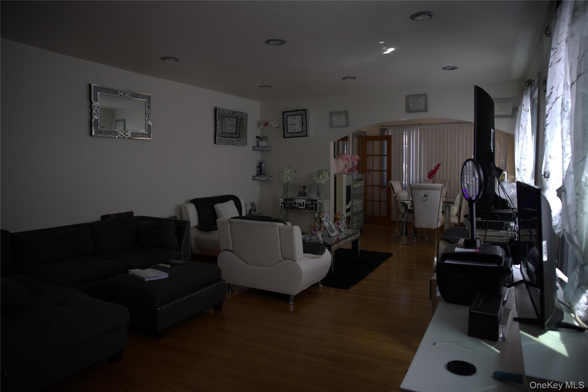 Single Family Se 199 Street Se Queens, NY 11412, MLS-1043100-12
