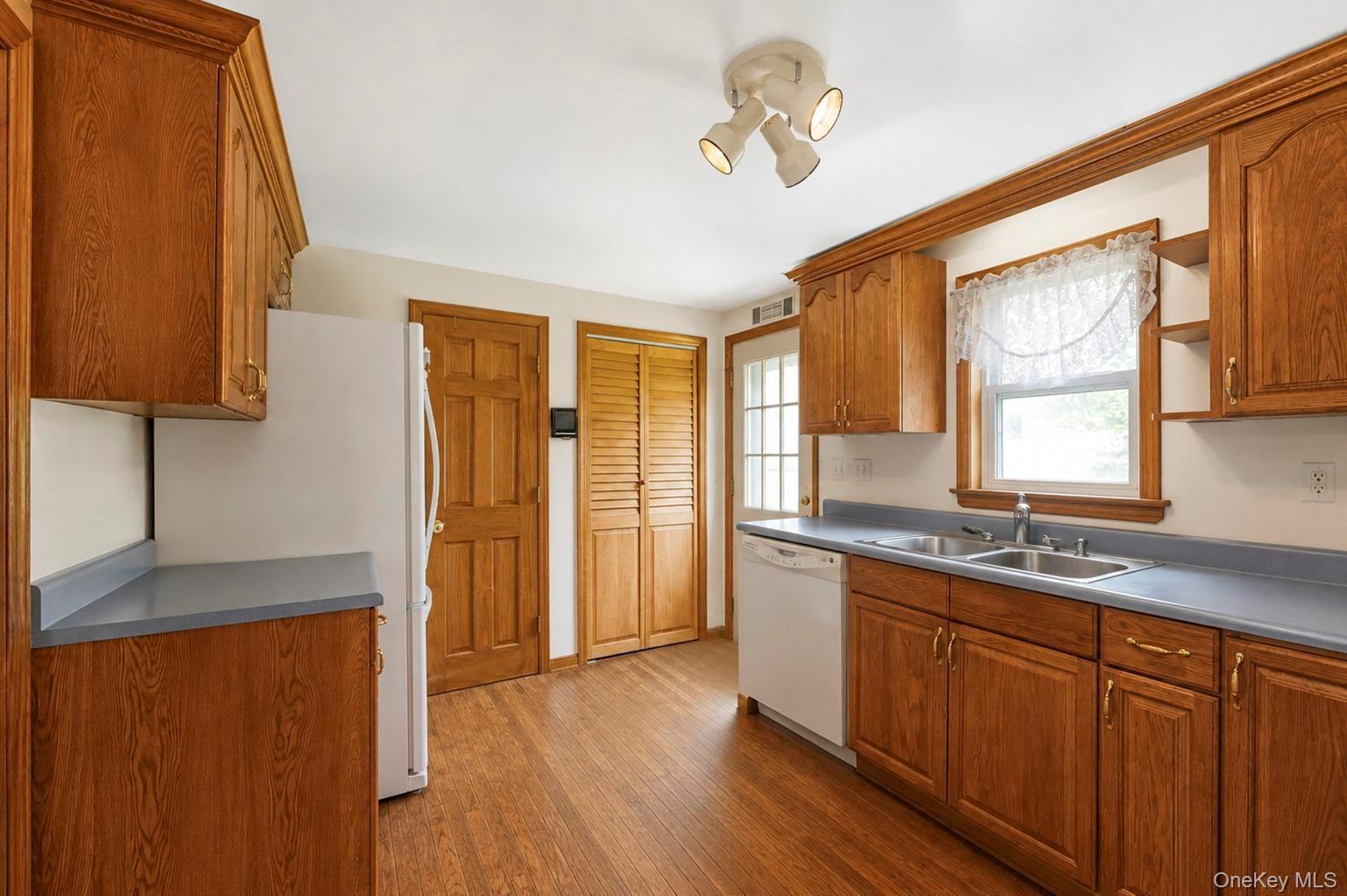 Single Family Boisseau Avenue Suffolk County, NY 11971, MLS-1043112-14