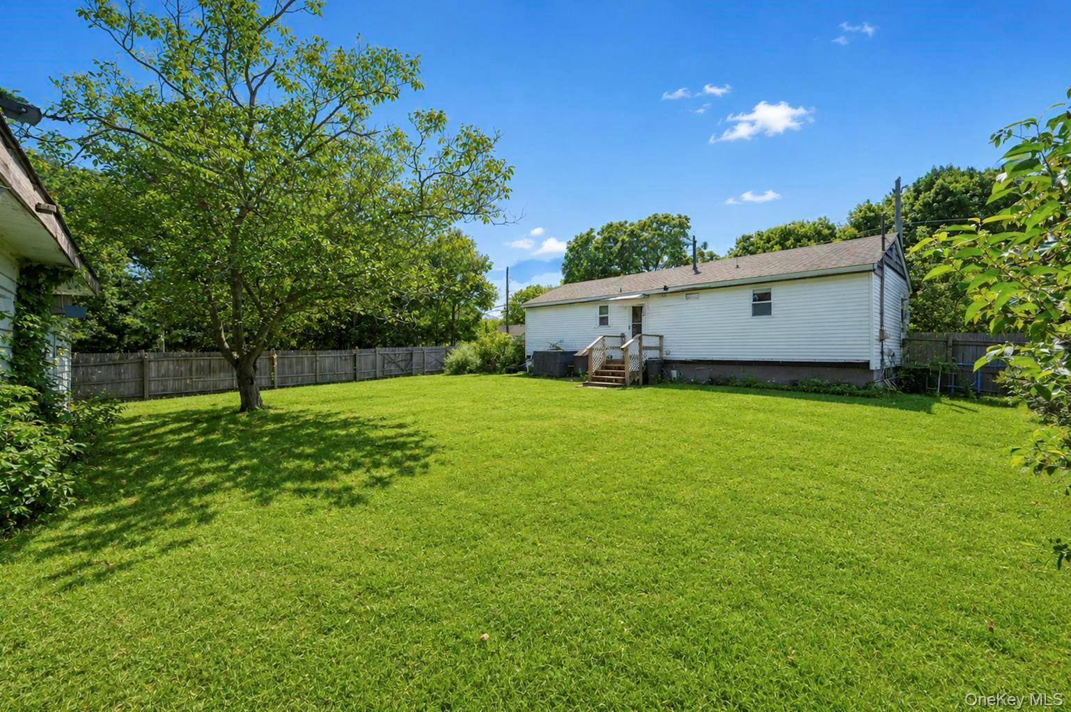 Single Family Boisseau Avenue Suffolk County, NY 11971, MLS-1043112-35