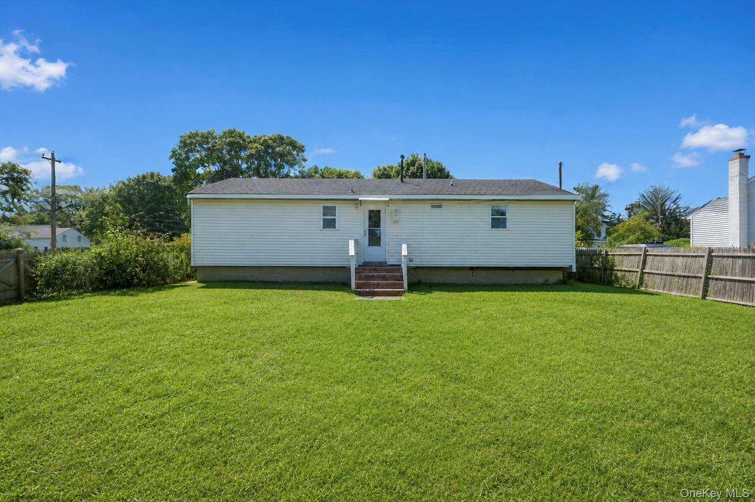 Single Family Boisseau Avenue Suffolk County, NY 11971, MLS-1043112-36