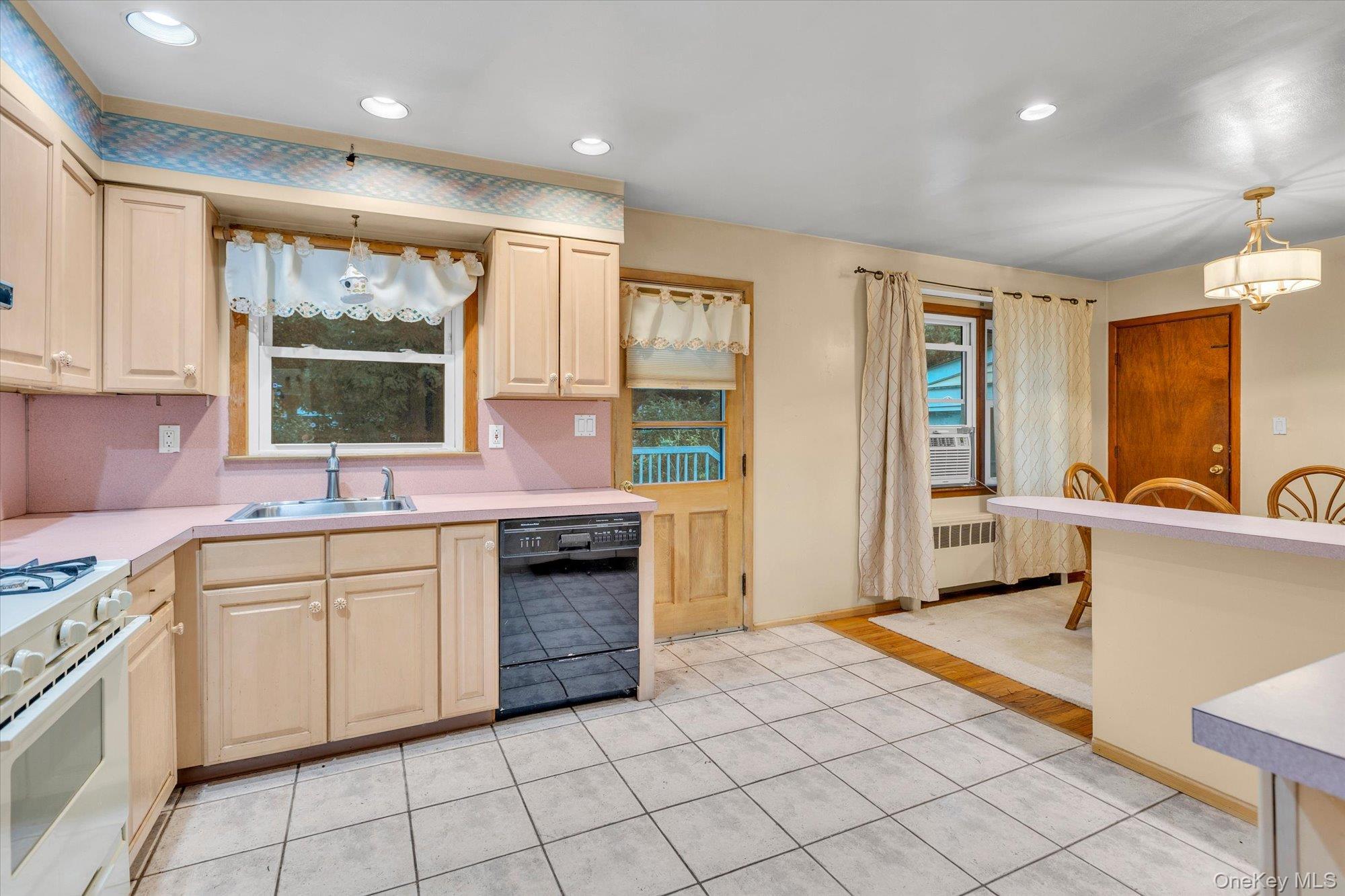 Single Family E 25th Street  Suffolk County, NY 11746, MLS-1043136-28