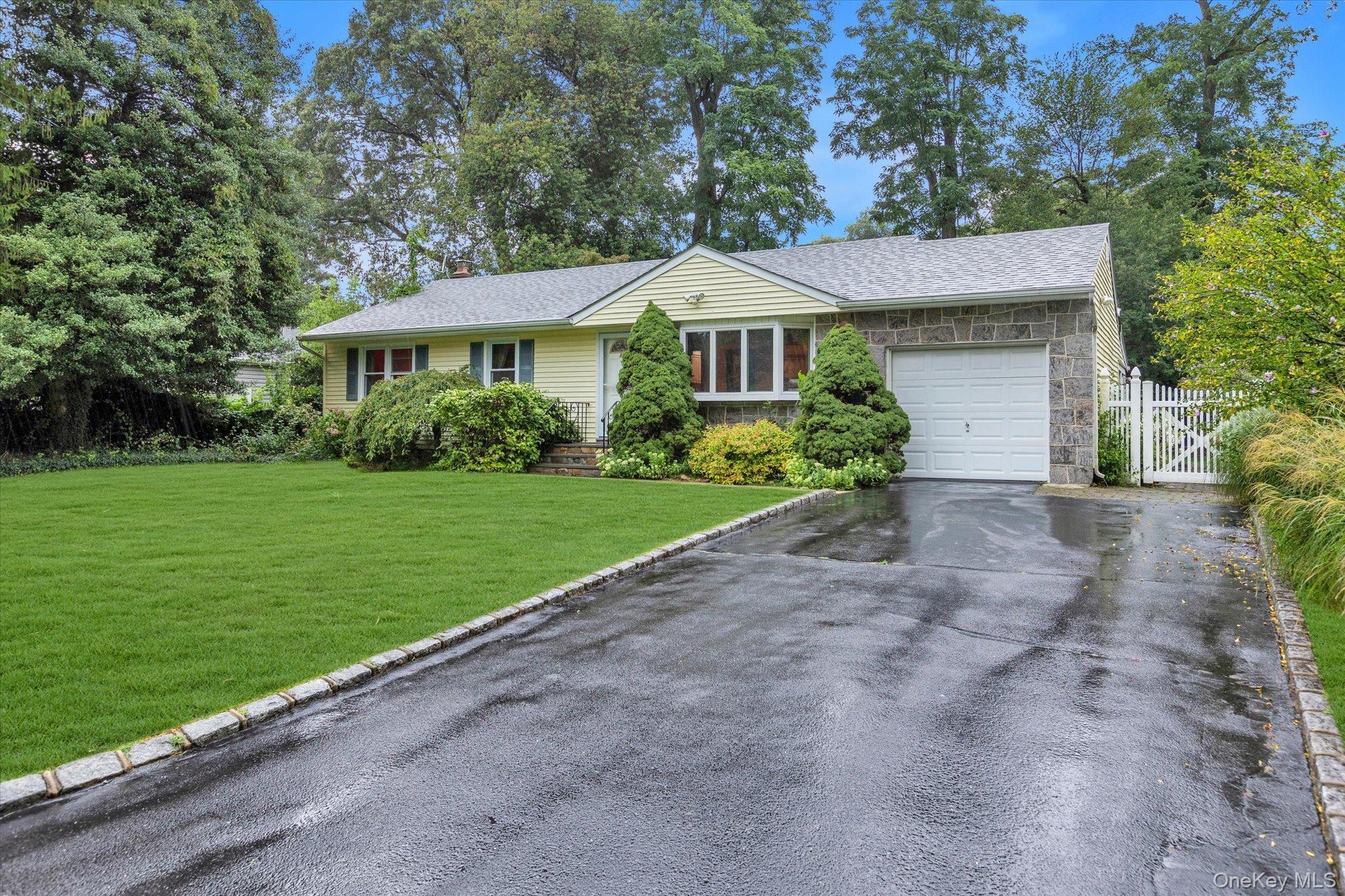 Single Family E 25th Street  Suffolk County, NY 11746, MLS-1043136-34