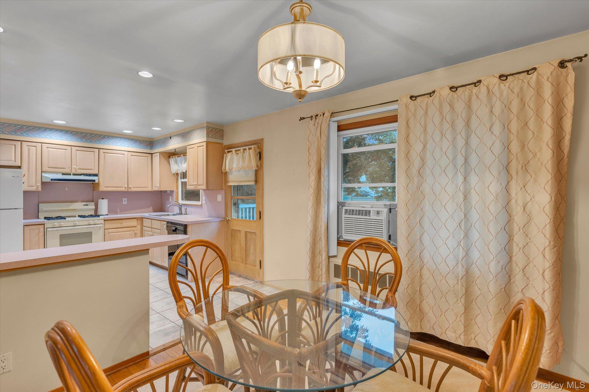 Single Family E 25th Street  Suffolk County, NY 11746, MLS-1043136-6