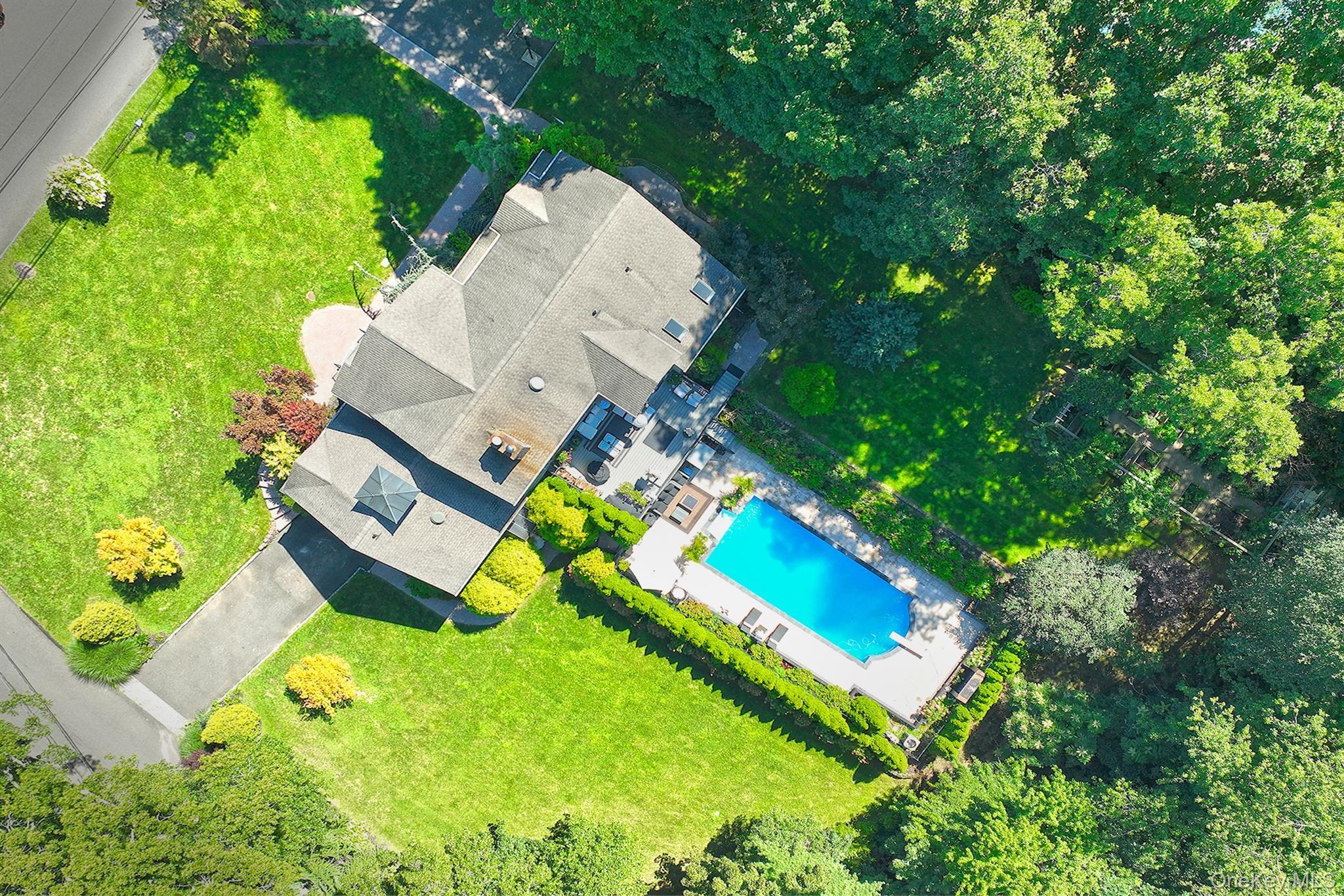 Single Family Sparrow Lane Suffolk County, NY 11743, MLS-1043174-2