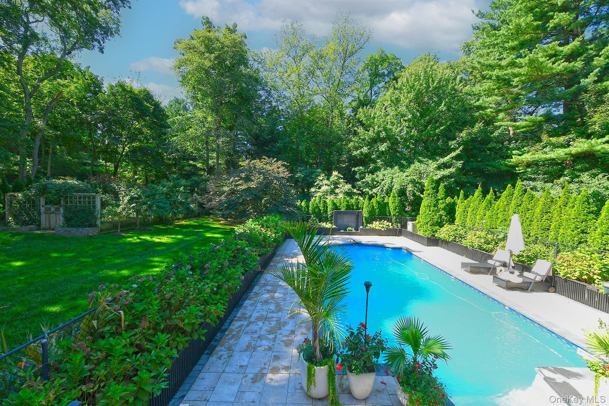 Single Family Sparrow Lane Suffolk County, NY 11743, MLS-1043174-32