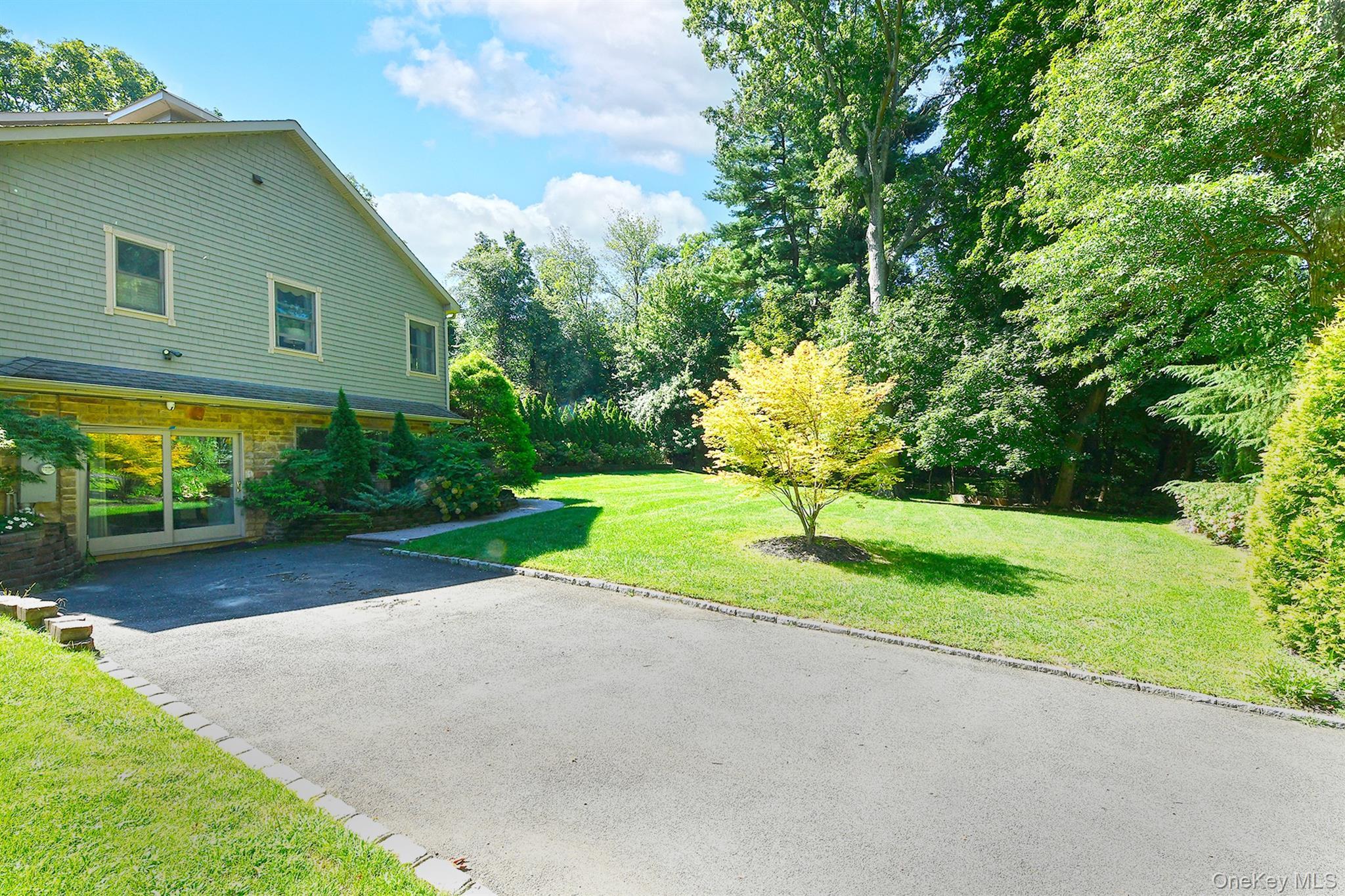Single Family Sparrow Lane Suffolk County, NY 11743, MLS-1043174-37