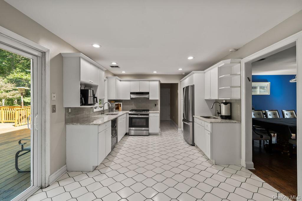 Single Family Parkside Court Rockland County, NY 10970, MLS-1043182-11