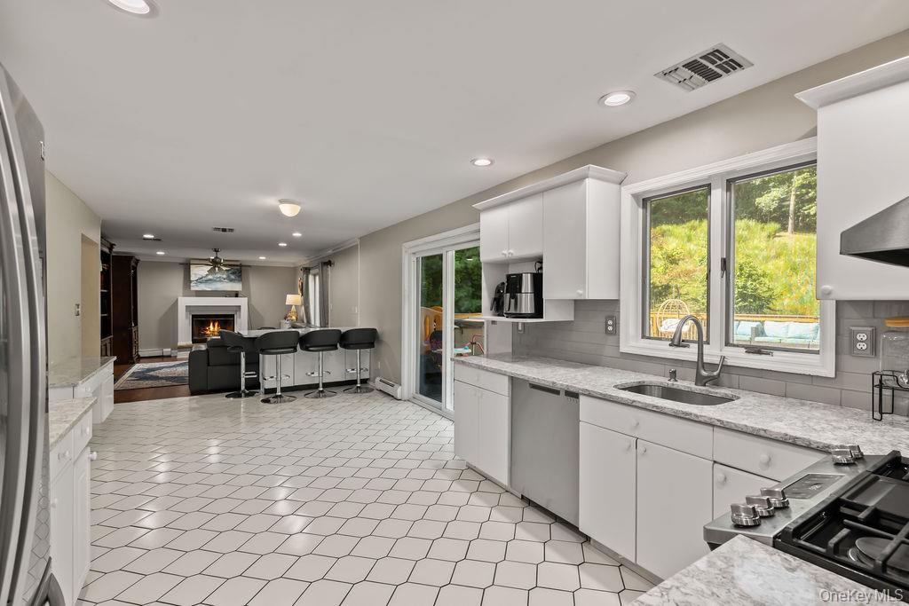 Single Family Parkside Court Rockland County, NY 10970, MLS-1043182-12
