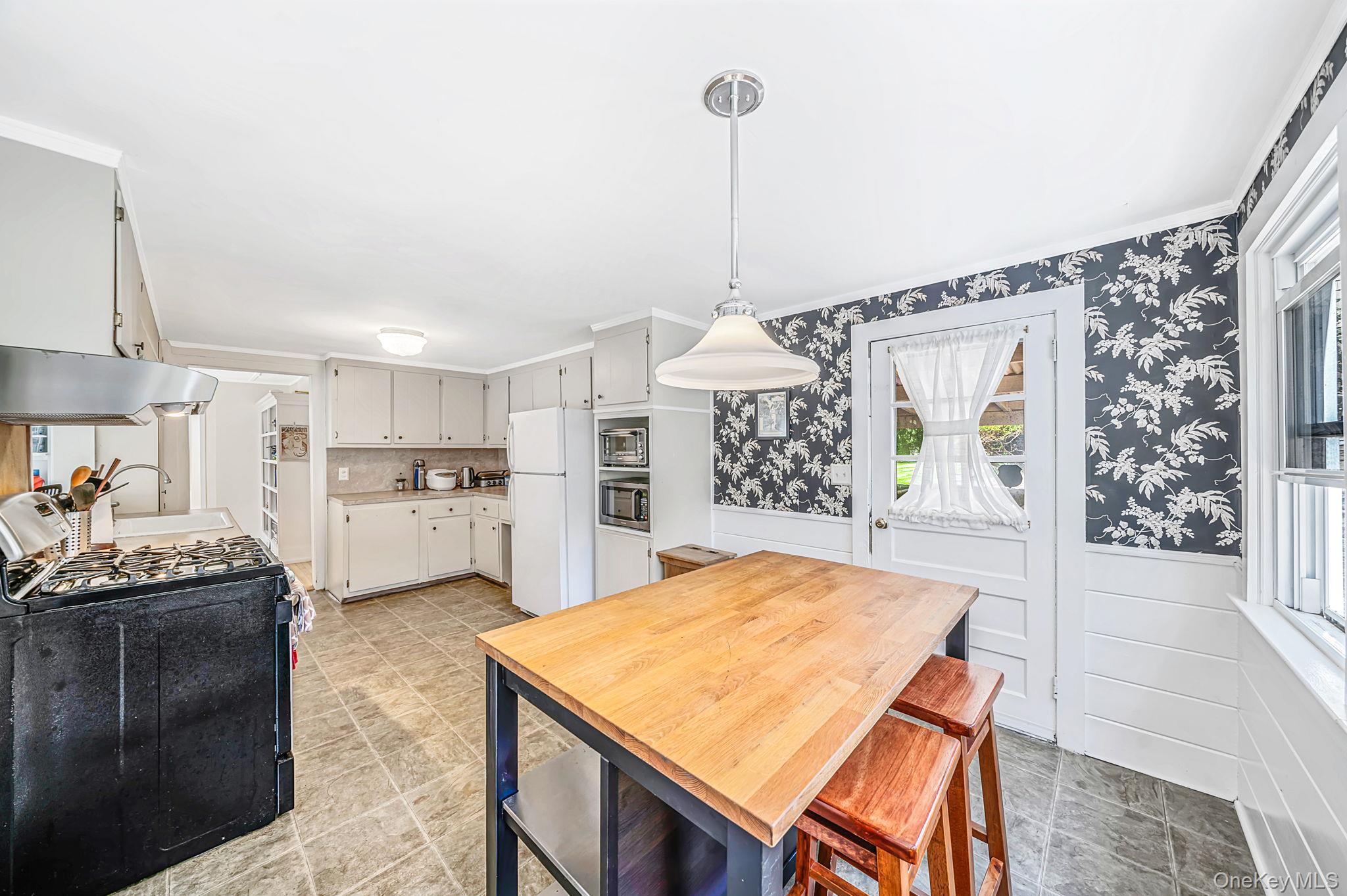 Single Family Quaker Path  Suffolk County, NY 11733, MLS-1043191-8