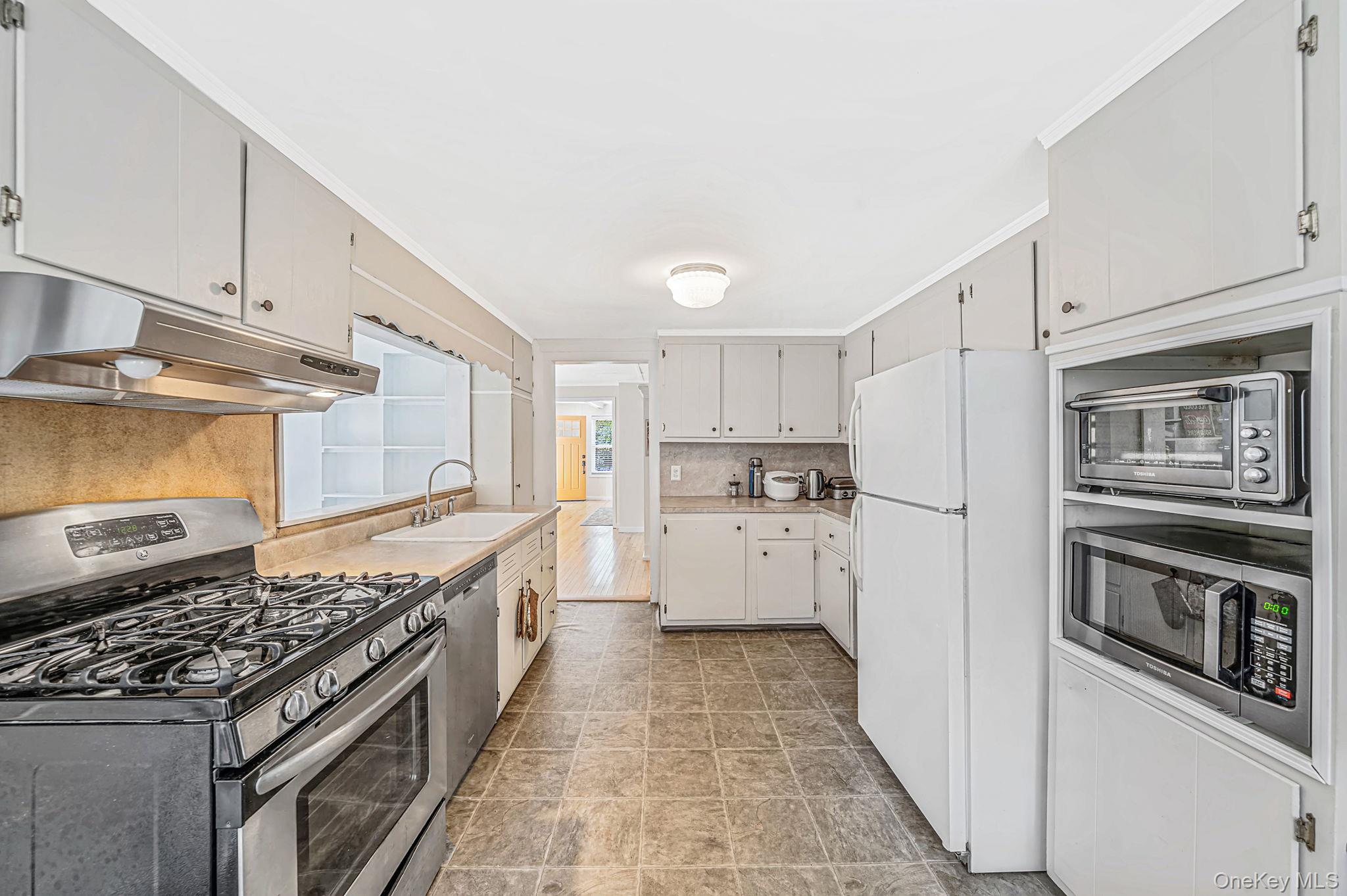 Single Family Quaker Path  Suffolk County, NY 11733, MLS-1043191-9