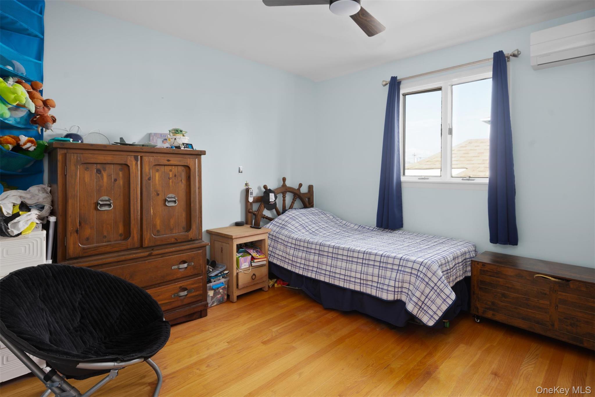 Single Family W 10th Road Queens, NY 11693, MLS-1043209-15