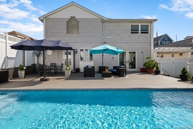 Single Family W 10th Road Queens, NY 11693, MLS-1043209-22