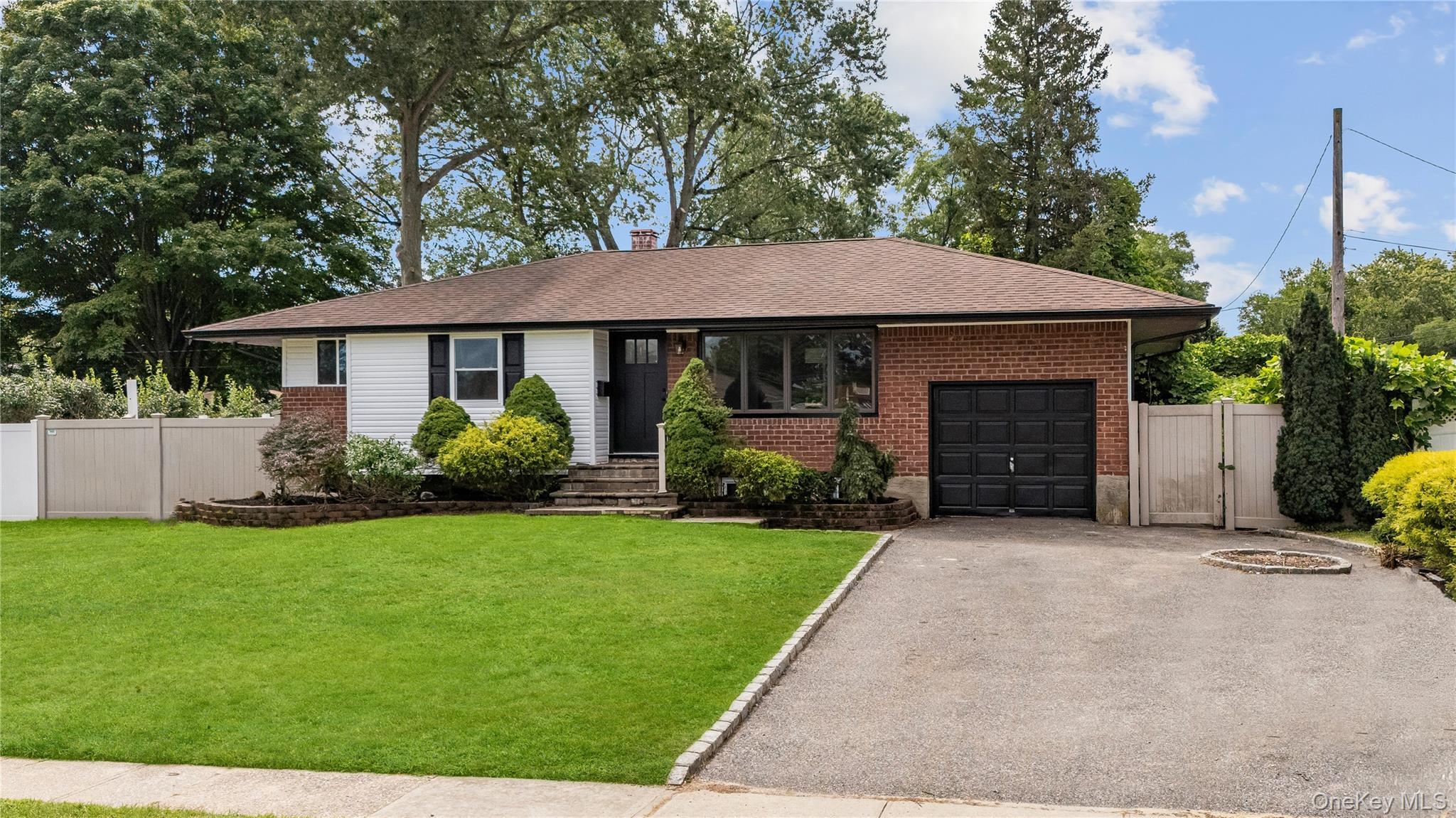 Single Family Rita Crescent Suffolk County, NY 11725, MLS-1043210-25