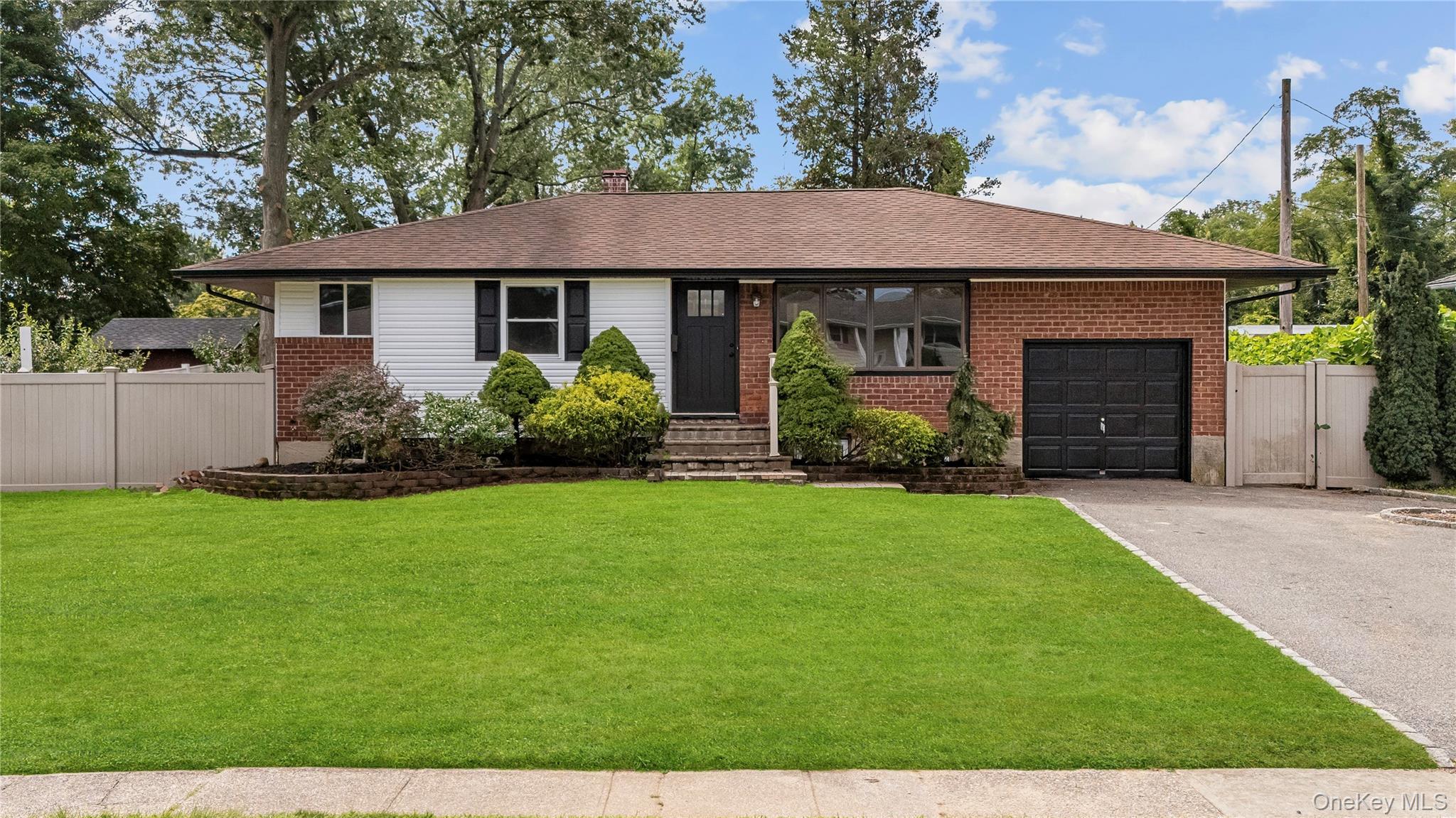 Single Family Rita Crescent Suffolk County, NY 11725, MLS-1043210-6