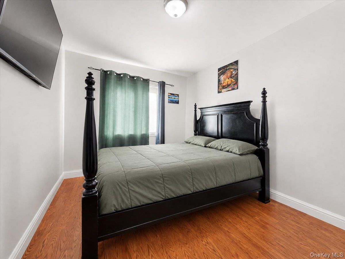 Single Family Boller Avenue Bronx, NY 10466, MLS-1043226-16