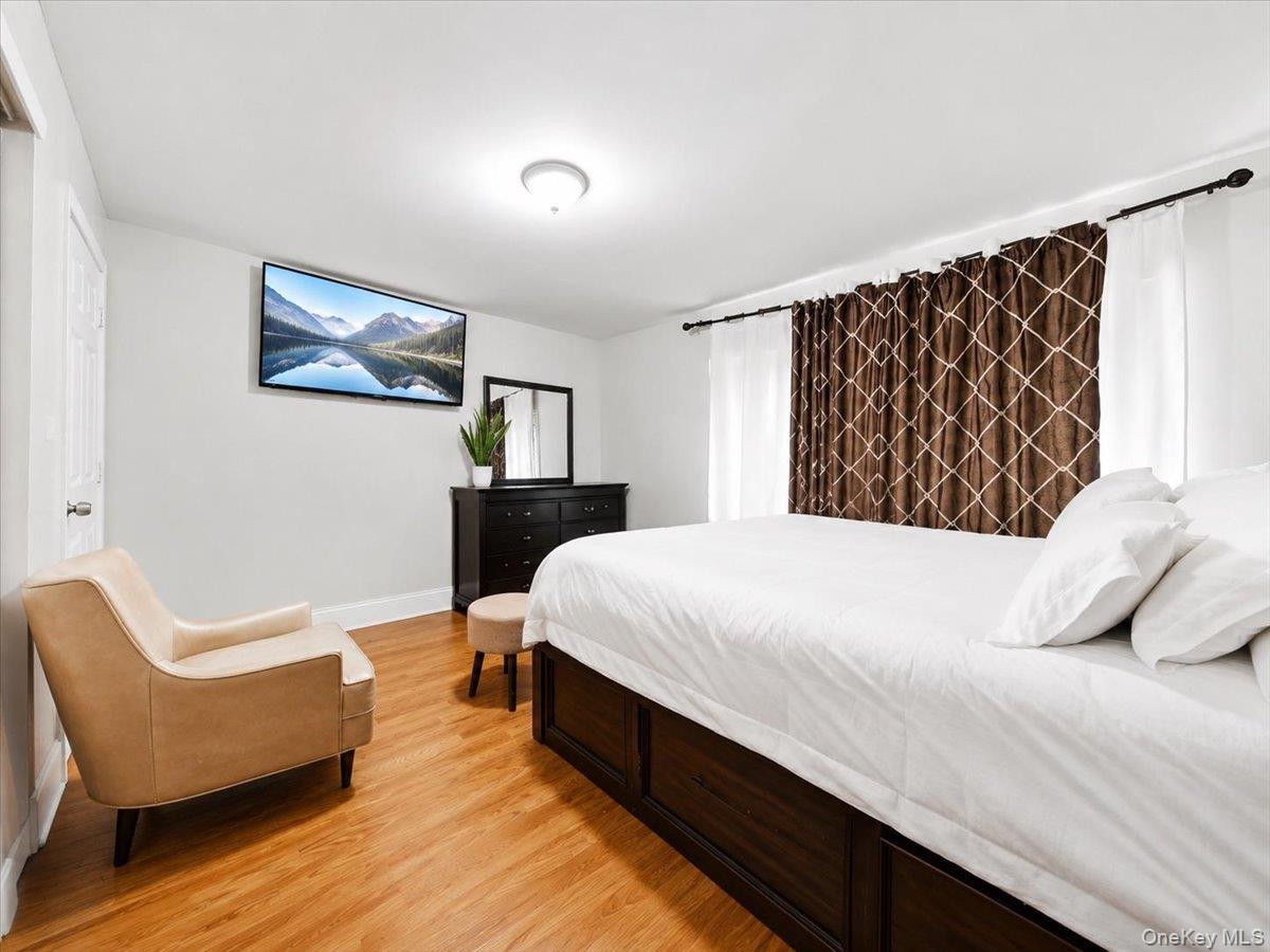 Single Family Boller Avenue Bronx, NY 10466, MLS-1043226-17