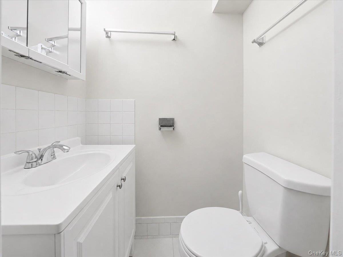 Single Family Boller Avenue Bronx, NY 10466, MLS-1043226-18