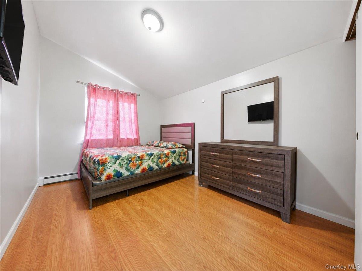 Single Family Boller Avenue Bronx, NY 10466, MLS-1043226-24