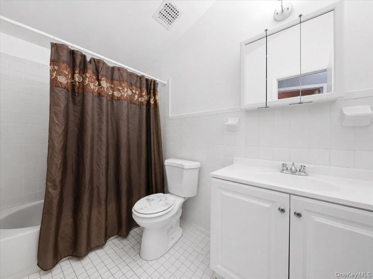 Single Family Boller Avenue Bronx, NY 10466, MLS-1043226-26