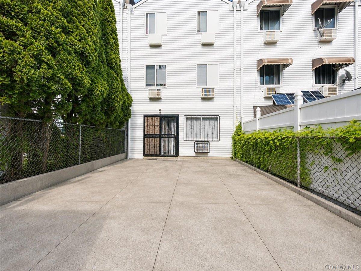 Single Family Boller Avenue Bronx, NY 10466, MLS-1043226-3