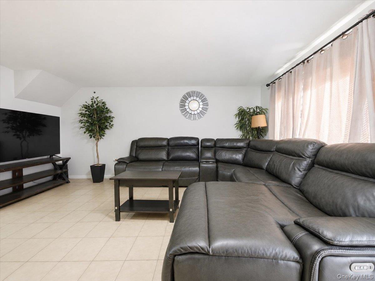 Single Family Boller Avenue Bronx, NY 10466, MLS-1043226-6