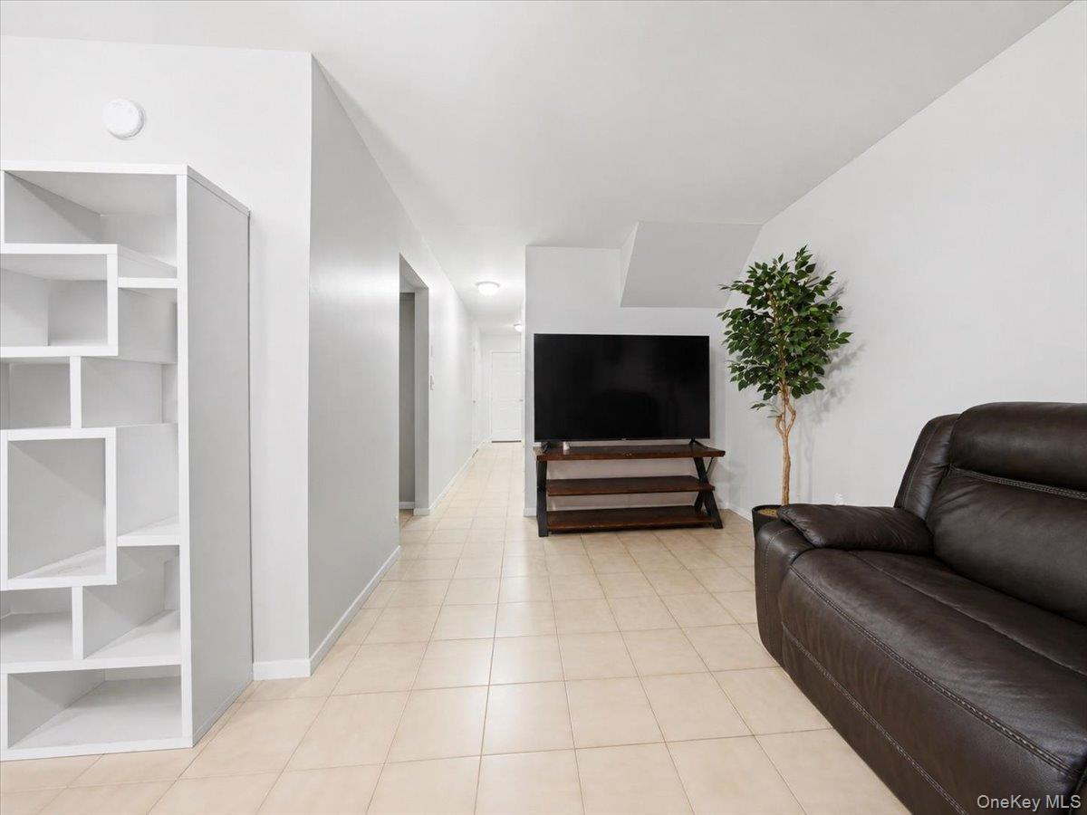 Single Family Boller Avenue Bronx, NY 10466, MLS-1043226-7